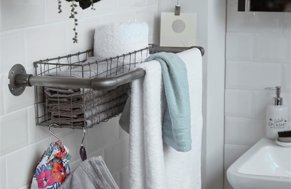 TOWEL RACK